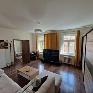 Apartment 63m2 S Balkonem V Lazenskem Centru, Karlsbad